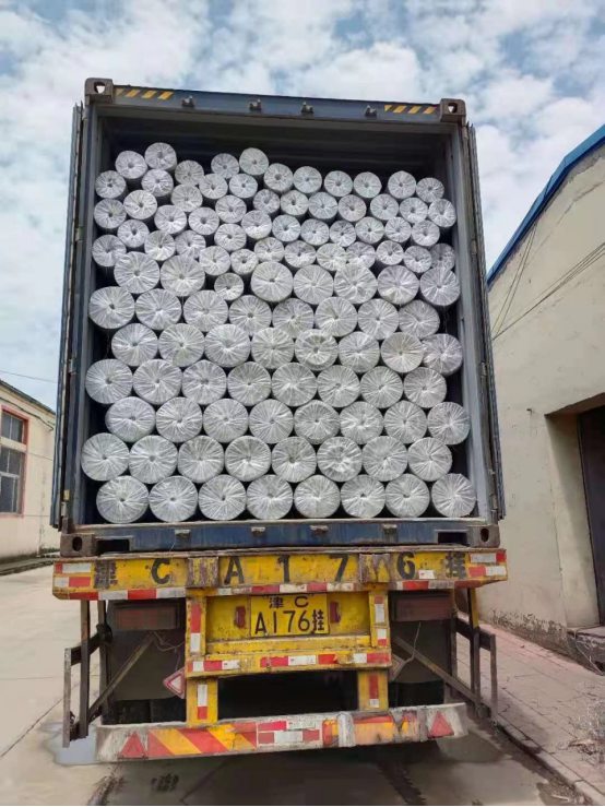 WELDED WIRE MESH LOADING TO CONTAINER